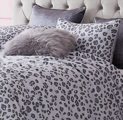 Juicy Couture – Comforter Set | Pearl Leopard Design Bedding| Twin/Twin XL | 2 Piece Set Includes 1 Comforter and 1 Sham | Wrinkle Resistant | Premium Bedroom Décor | Grey/Silver