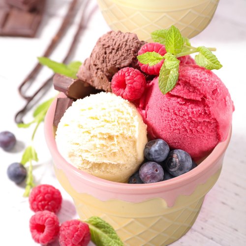 Honeydak 4 Pcs Ice Cream Ceramic Bowls 9 oz Waffle Ice Cream Cups Reusable Sundae Dessert Snack Containers for Summer Kid Adult Birthday Home Yogurt Soup Bar Christmas Party Supplies