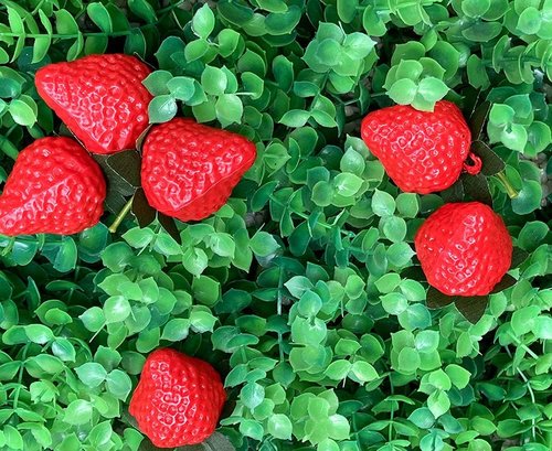 Aliotech 18PCS Realistic Artificial Red Strawberries - Lifelike Home Kitchen Decoration Props
