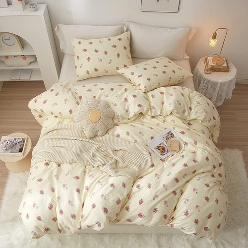 HighBuy Queen Comforter Set for Girls Kids Strawberry Bedding Sets Beige Kawaii Comforter Bed Set for Teens Boys,3 Piece Bedding Comforter Set,1 Queen Comforter,2 Pillowcases