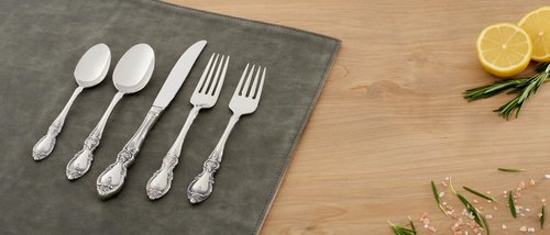 Oneida Silverware Set For 4, Louisiana 20-Piece Fine Flatware Set, Service For 4, 18/8 Stainless Steel, Silver, Mirror Finish, Knives Spoons and Forks, Dishwasher Safe, Tableware (Silver, 20 Pieces)