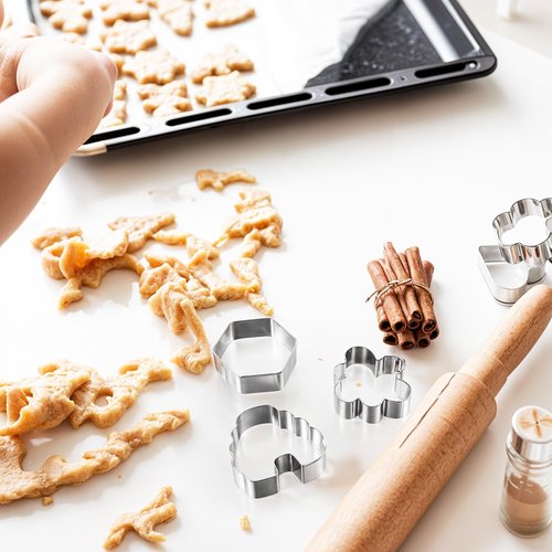 Thinp 6 Pack Bee Cookie Cutter Set-Pooh Bear,Bee,Beehive,Hexagon Honeycomb,Flower and Honey Jar Stainless Steel Cookie Cutters for Honey Bee Party Baking Muffins Decoration Holiday Bakeware