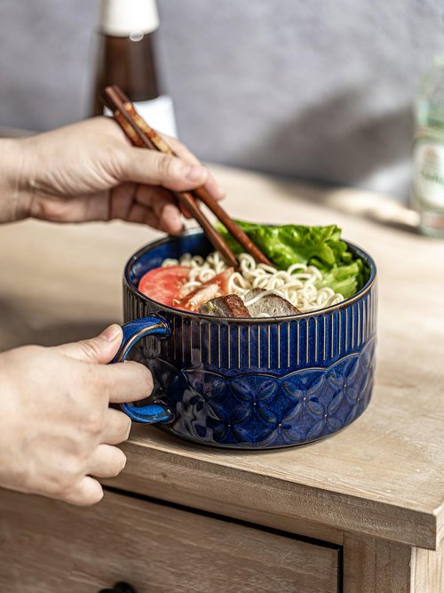 Gomakren Soup Bowl with Handle 39oz, Microwave Ramen Bowl with Lid, Ceramic Soup Container Mug Cup for Ramen Cereal Office Lunch Dorm, Cobalt Blue