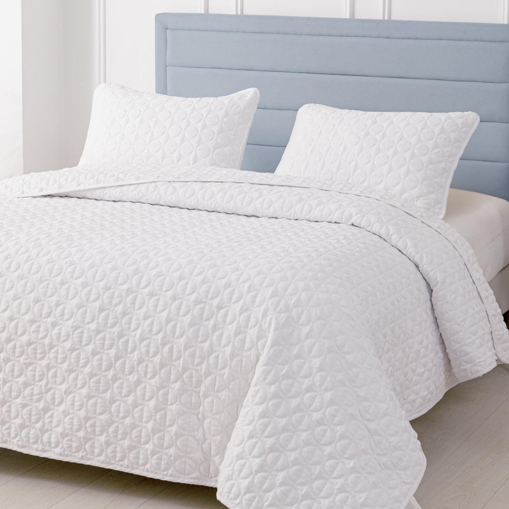 Caelorin White Quilt Set, King Size Lightweight Quilt for Summer, Soft Bedspreads with Reversible Design, 3 Piece(1 Quilted Bedspread & 2 Pillow Shams)