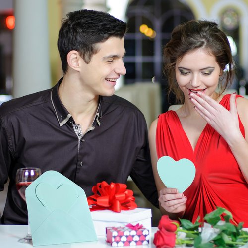 Cholemy 240 Pcs Valentines Day Heart Cards with Envelopes Blank Colorful Heart Shaped Greeting Cards Paper Cutouts for Valentines Party Gift Exchange Anniversary Weddings(Red, White, Pink, Green)