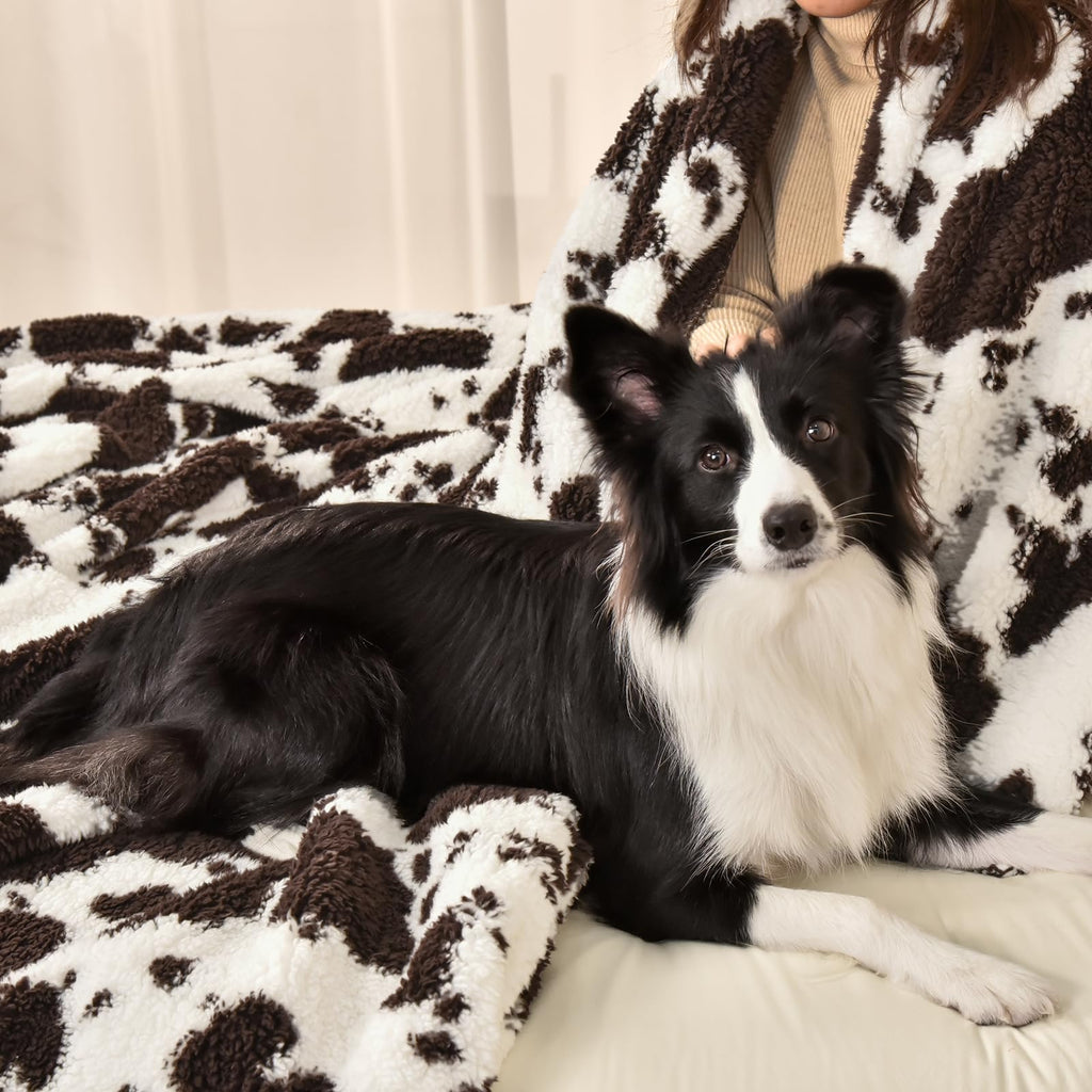 PHF Cute Cow Print Sherpa Blanket King Size for Women Men Adults, Reversible Thick and Warm Blanket for Winter, Ultra Soft Fuzzy Animal Pattern Bedding for Bed Sofa Couch, 108x90, Brown