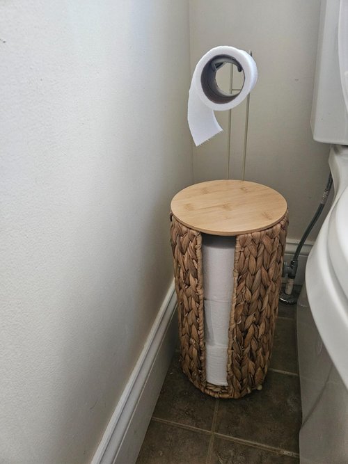 Coeusy Free Standing Toilet Paper Holder with Storage,Wicker Woven Hyacinth Toilet Paper Storage, Rattan Bathroom Decor 4 Rolls of Tissue Holder with Wooden Lid