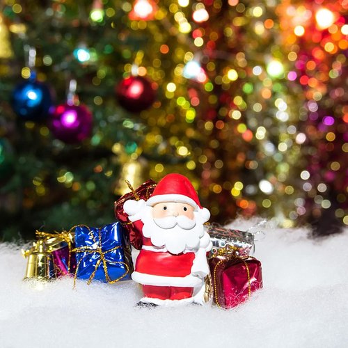 Apragaz Artificial Snow Decoration - Fluffy, Flame Resistant Indoor Snow for Christmas Decor | 5.6 OZ