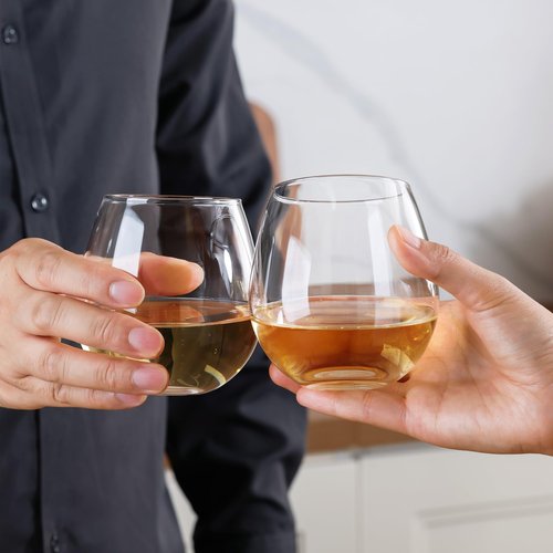 OUWO Stemless Wine Glasses Set of 4, 15oz Red & White Wine Glasses for Daily Use, Wedding, Birthdays, Housewarming Gift, Hosting, Home Bar, Evening Party(Clear)