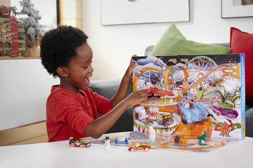 Hot Wheels | 2022 Advent Calendar Toy Cars Set - 8 1:64 Scale Vehicles & 16 Holiday Accessories