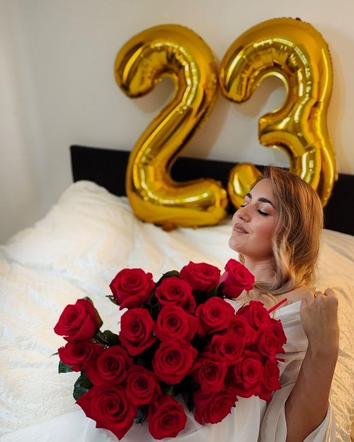 Big Number 23 Balloon - 40 Inch Gold Foil Birthday Decoration for Women | Perfect for Weddings & Graduations
