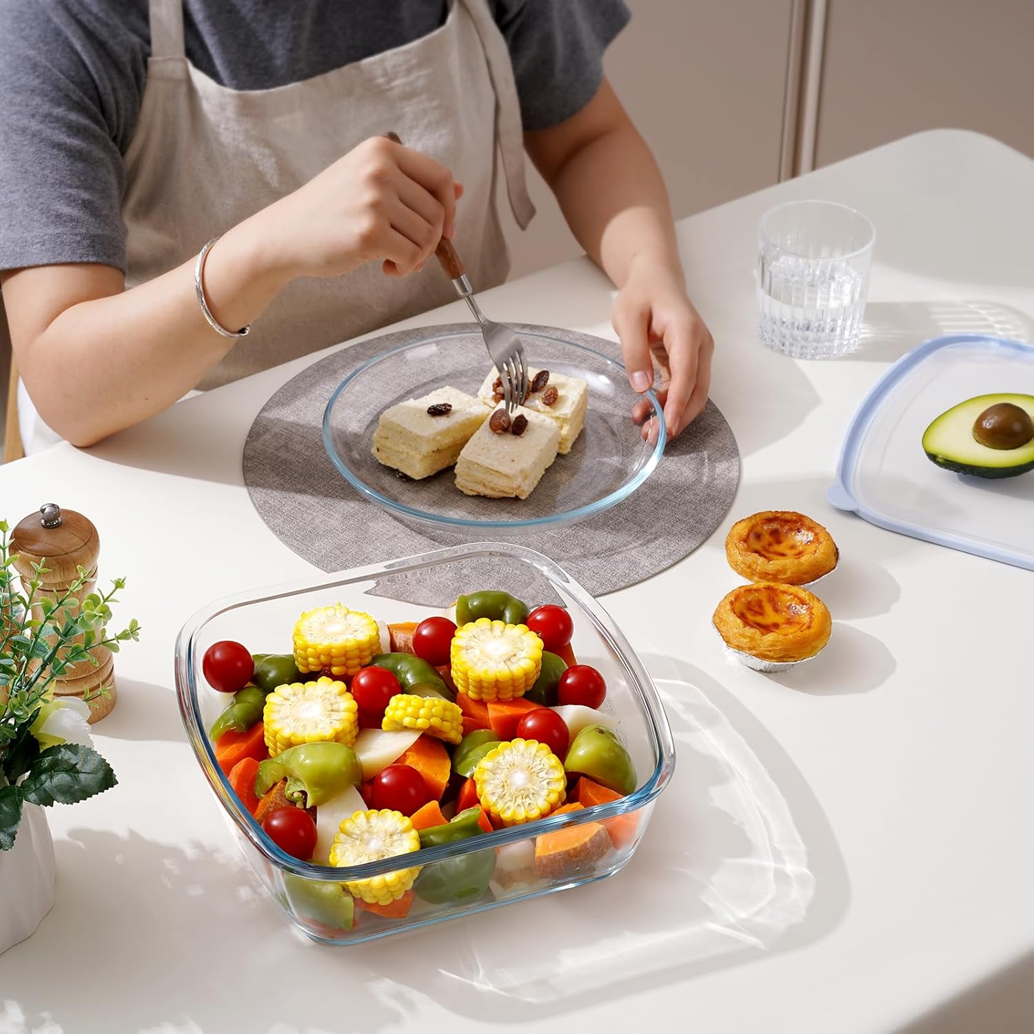 NUTRIUPS Glass Baking Dish - BPA-Free Lid, Square Casserole Pan for Oven & Dishwasher | 2.6L, Blue