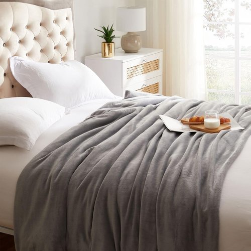 KMUSET Fleece Blanket - Lightweight Super Soft Cozy Throw in Grey | Luxury Microfiber for Bed
