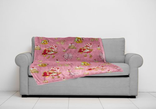 Jay Franco Kids Christmas Plush Throw Blanket – 50x70 Inches Soft & Cozy Fleece Throw for Holiday Bedroom & Couch Décor, Official Licensed Product, Pink - Strawberry Shortcake