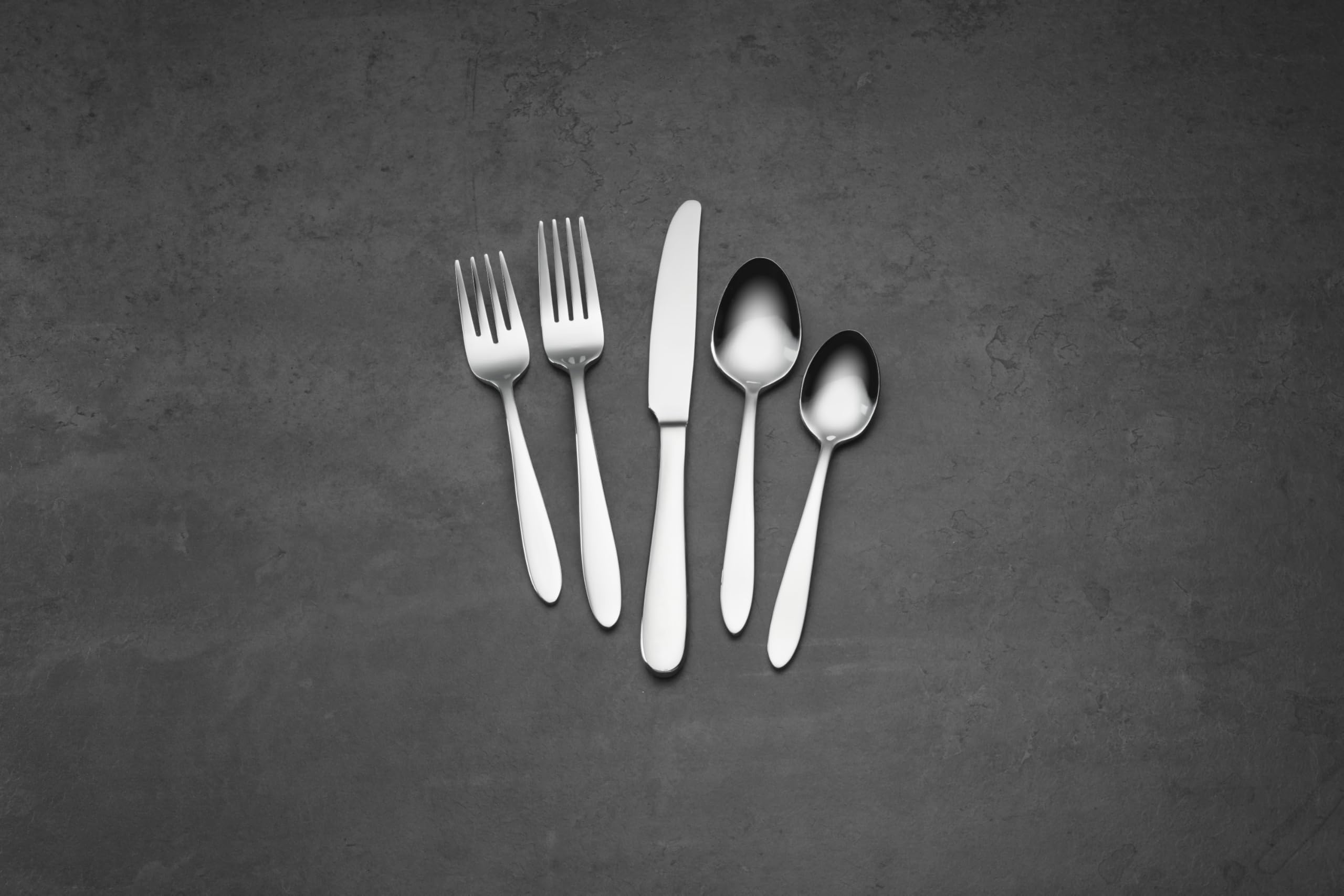 Oneida Silverware Set, Mooncrest 65-Piece Everyday Flatware Set, Service For 12, 18/0 Stainless Steel, Rust Resistant And Dishwasher Safe, Knives Spoons And Forks, Utensils (Silver, 65 Piece)