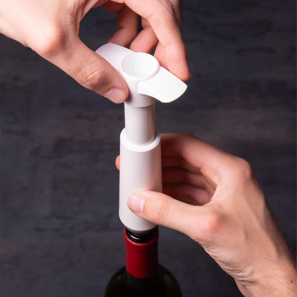 Vacu Vin Wine Saver Pump White with Vacuum Wine Stopper - Keep Your Wine Fresh for up to 10 Days - 1 Pump 2 Stoppers - Reusable - Made in the Netherlands
