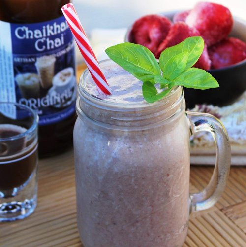 Chaikhana Chai - Original Vanilla Chai Concentrate - Makes (40) Drinks - Slow Brewed with Organic Black Tea, Real Vanilla Beans and Fresh Crushed Spices - 1/2 Gallon