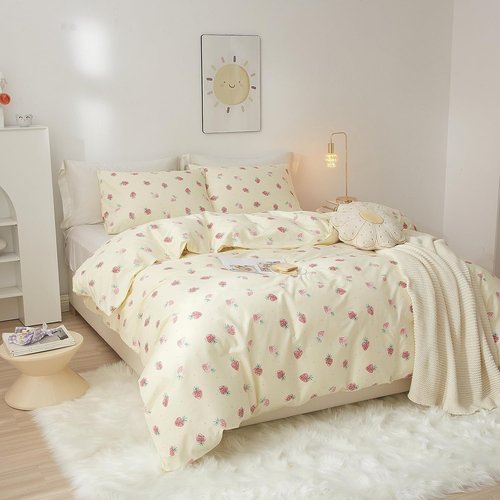 HighBuy Queen Comforter Set for Girls Kids Strawberry Bedding Sets Beige Kawaii Comforter Bed Set for Teens Boys,3 Piece Bedding Comforter Set,1 Queen Comforter,2 Pillowcases