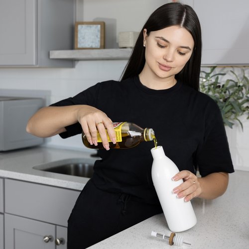 Fox Run White Ceramic Oil Bottle, 17 oz/500 ML Olive Oil Dispenser With Pouring Spout and Cap