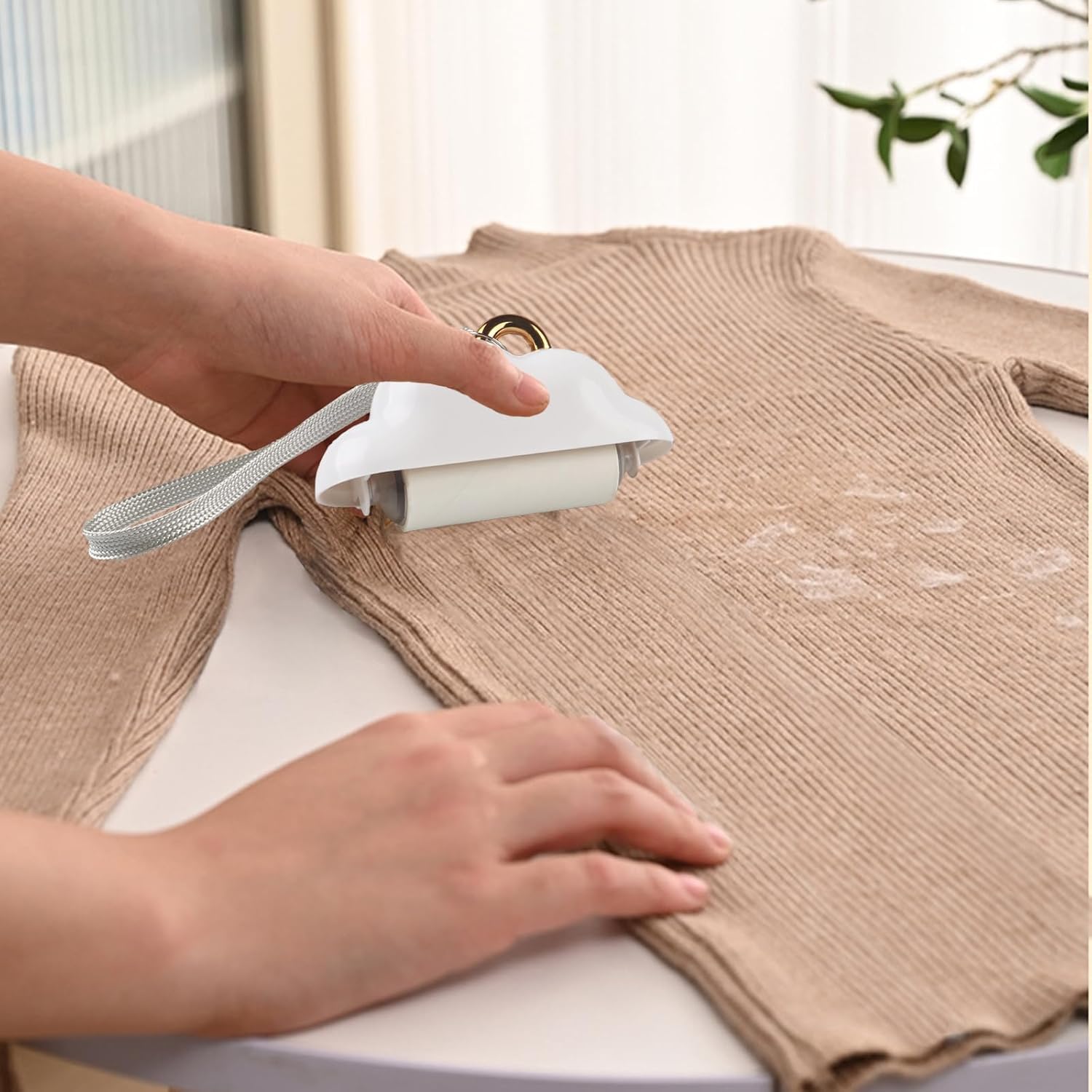 Skiennix Mini Travel Lint Roller - Reusable Pet Hair Remover with 150 Refillable Sheets | White