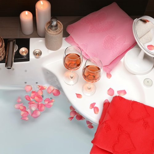 Remagr 2 Pcs Valentine's Day Bathroom Hand Towel Cotton 3D Red and Pink Hearts Jacquard Weave Kitchen Towel 29.5 x 13.7 Inch Bath Decor Married Couple Gifts Anniversary Wedding Decoration