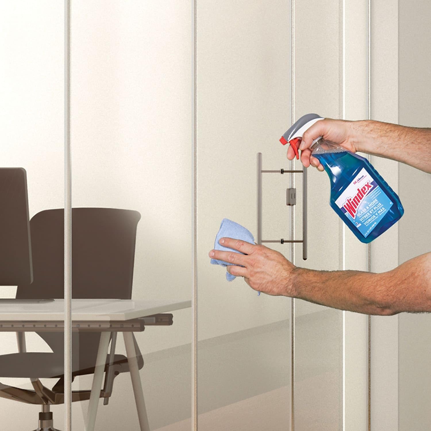 Windex® Powerized Glass Cleaner - Streak-Free Shine with Ammonia-D | 32 Oz. Spray Bottle