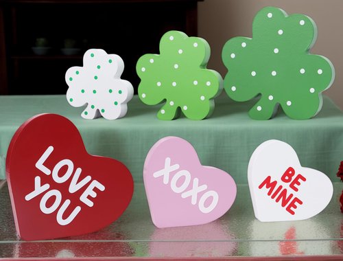 BIBIFLY Valentines St Patricks Day Decorations 6PCS Wooden Heart & Shamrock Block Tiered Tray Decor, Freestanding Wood Table Centerpieces Sign Decoration for Home Shelf, Office Desk, Mantle, Tabletop