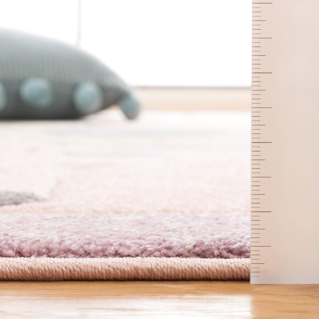SAFAVIEH Carousel Kids Collection Area Rug - 4' Round, Blush Pink, Animal Design, Easy Care & Non-Shedding, Ideal for High Traffic Areas for Boys & Girls in Playroom, Nursery (CRK120U-4R)