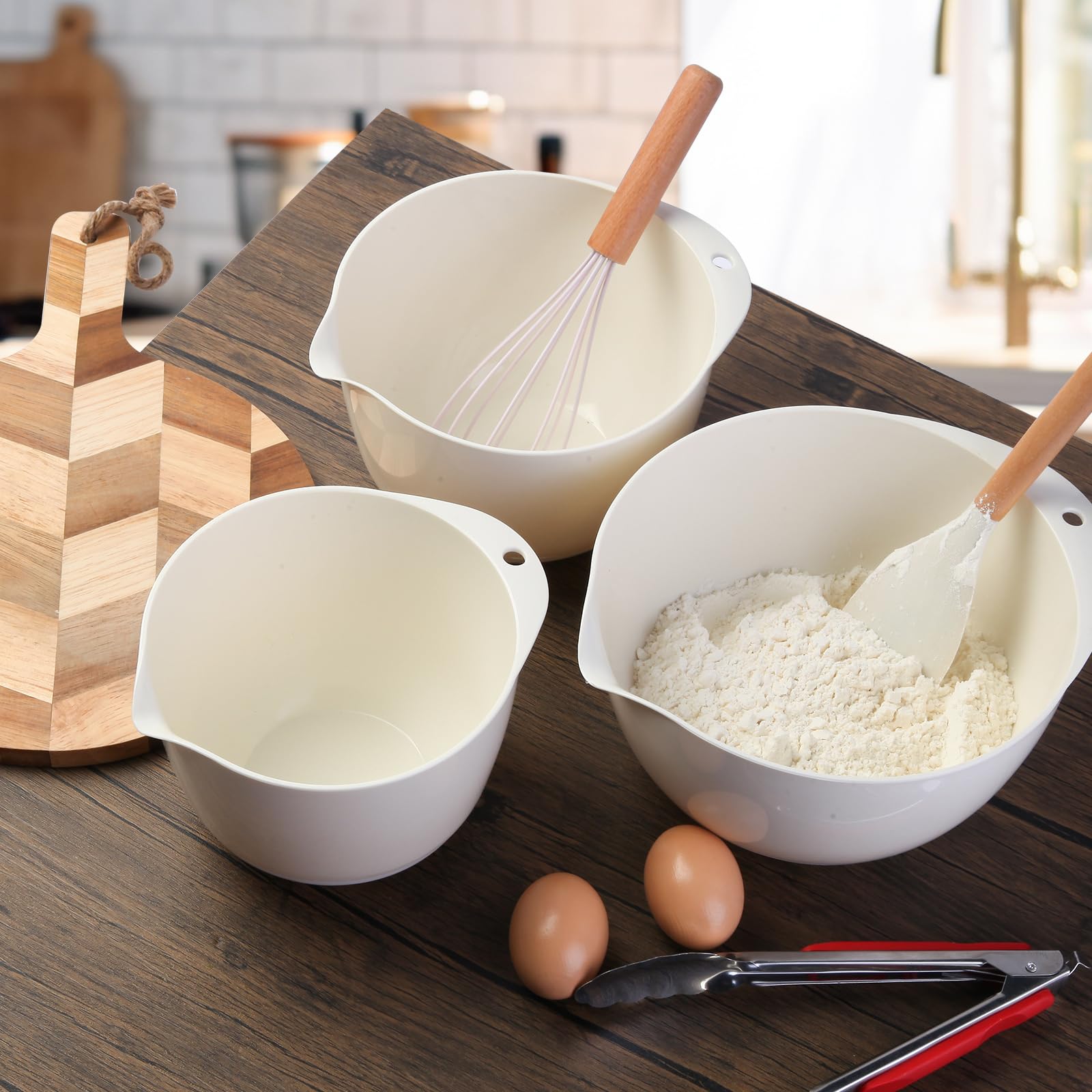 JCXivan 3 Plastic Mixing Bowls with Pour Spout,Lids and TPR Non-Slip Bottom,Small Nesting Batter Bowl Set for Kitchen Prep,Baking,Storage,BPA Free,Easy to Grip,1.5Qt,2Qt,3Qt,White