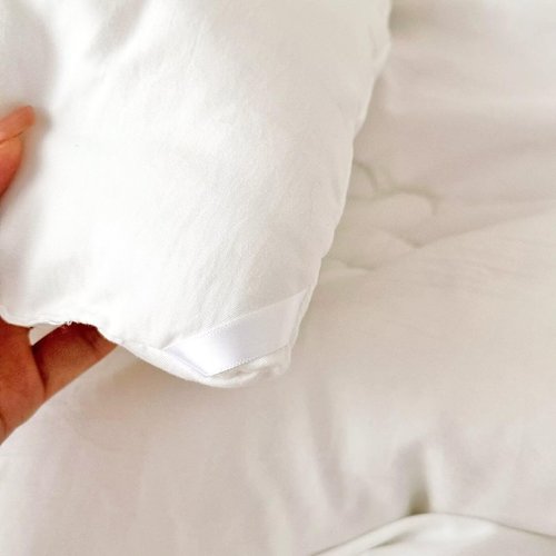 BuLuTu Cotton Microfiber Down Alternative Comforter White, Toddler Size Duvet Insert, Soft Fluffy Bedding Comforter for Kids Boys Girls, 47x59 Inch, Light Weight Comforter, 1.2 Pounds