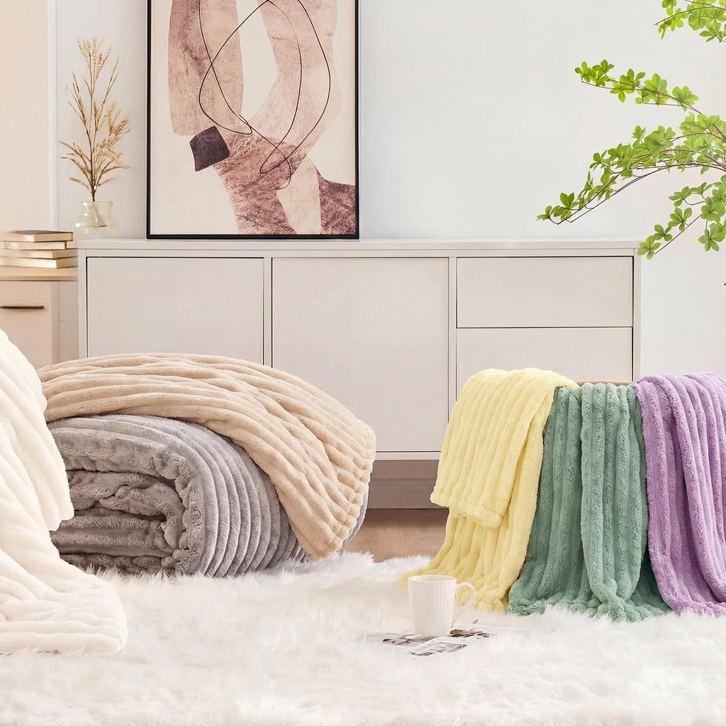 Sasttie Queen Comforter Set 3 Pieces - Super Soft Fleece Comforters Queen Size, 1 Luxury Warm Fuzzy Marshmallow Comforter with 2 Pillow Cases, Faux Fur Down Alternative Bedding Set, Cream White