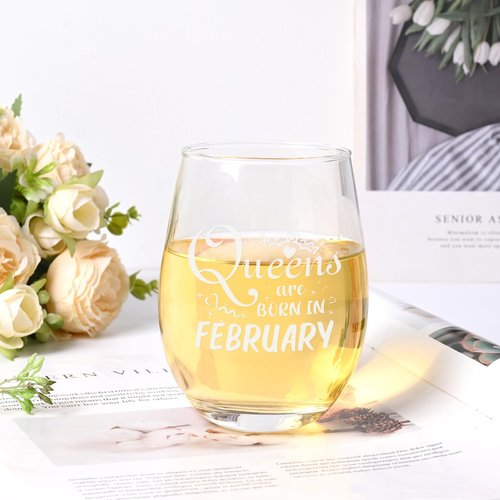 Futtumy Birthday Gifts for Women, Queens Are Born in February Birthday Wine Glass, Funny February Gifts for Daughter Mom Her Wife Sister Friend Girlfriend, Aquarius Pisces Present for Women, 17oz