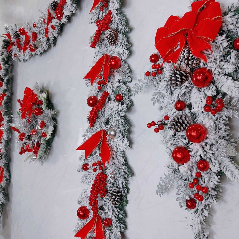 Christmas Wreath Outdoor Artificial Garland with Pine Cones & Berries - Festive Decor