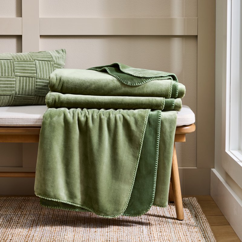 King Size Plush Bed Blanket - Reversible Bonded Soft Throw for Bedroom - Green