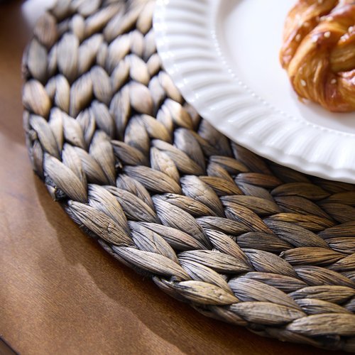 6 Pack, Round Woven Placemats, Natural Water Hyacinth Wicker Place mats, Braided Straw Table Mats for Dining Table, Fall, Halloween, Thanksgiving, Chrismats, Black (13.8 inch)
