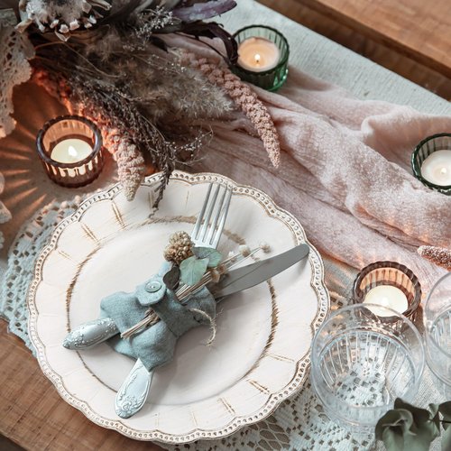 Dandat 18 Pcs Antique Charger Plates 13'' Retro Dinner Round Bead Rim Heavyweight Embossed Plastic Disposable Plate for Wedding Bridal Anniversary Easter First Communion Birthday(White)