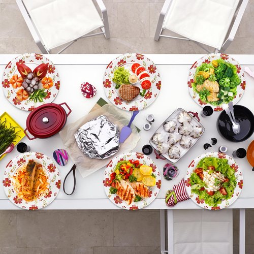 Hiceeden 9 Inch Disposable Paper Plates, 200 Count Heavy Duty Dinner Paper Plates, Holiday Plate with Red Flower Pattern for Daily Use, Soak Proof, Cut Proof, Microwavable