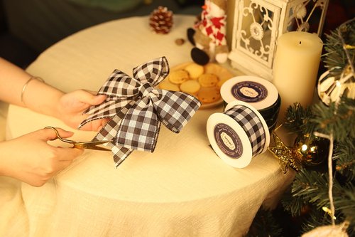 VATIN 2-1/2 Inch x Continuous 10 Yards Black and White Buffalo Plaid Wired Ribbon,Ribbon for Big Bow,Wreath,Tree Decoration,Outdoor Decoration