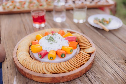 PICNIC TIME Isla Serving Platter with Marble Cheeseboard Insert, Acacia Wood Charcuterie Board Set, Round Serving Chopping Tray, (Acacia Wood with Marble)