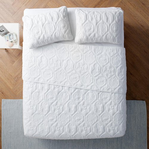 VCNY Home King Size 3-Piece Beach Bedding Set | Reversible Quilt & Matching Shams | Soft & Breathable | Wrinkle Resistant | Lightweight for Year Round Comfort | Coastal Room Decor | Shore White