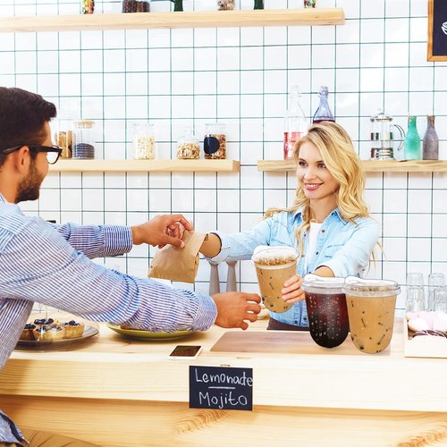 Alaeseje 50 Pack Clear Plastic Cups with Strawless Sip Lids,16 oz Iced Coffee Cups With Lids,Disposable PET Crystal Cups,Round Bottom To Go Cup for Iced Coffee Juice Smoothie Cold Beverage
