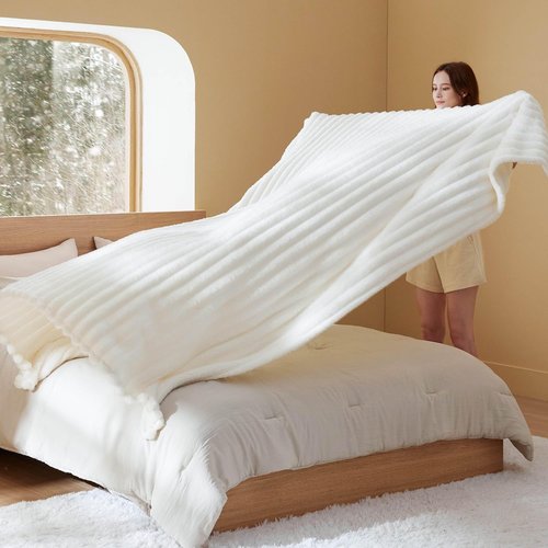 Bedsure Queen Size Blanket - 350GSM Super Soft Fuzzy Plush Throw | Cozy White Fleece, 90x90 Inches