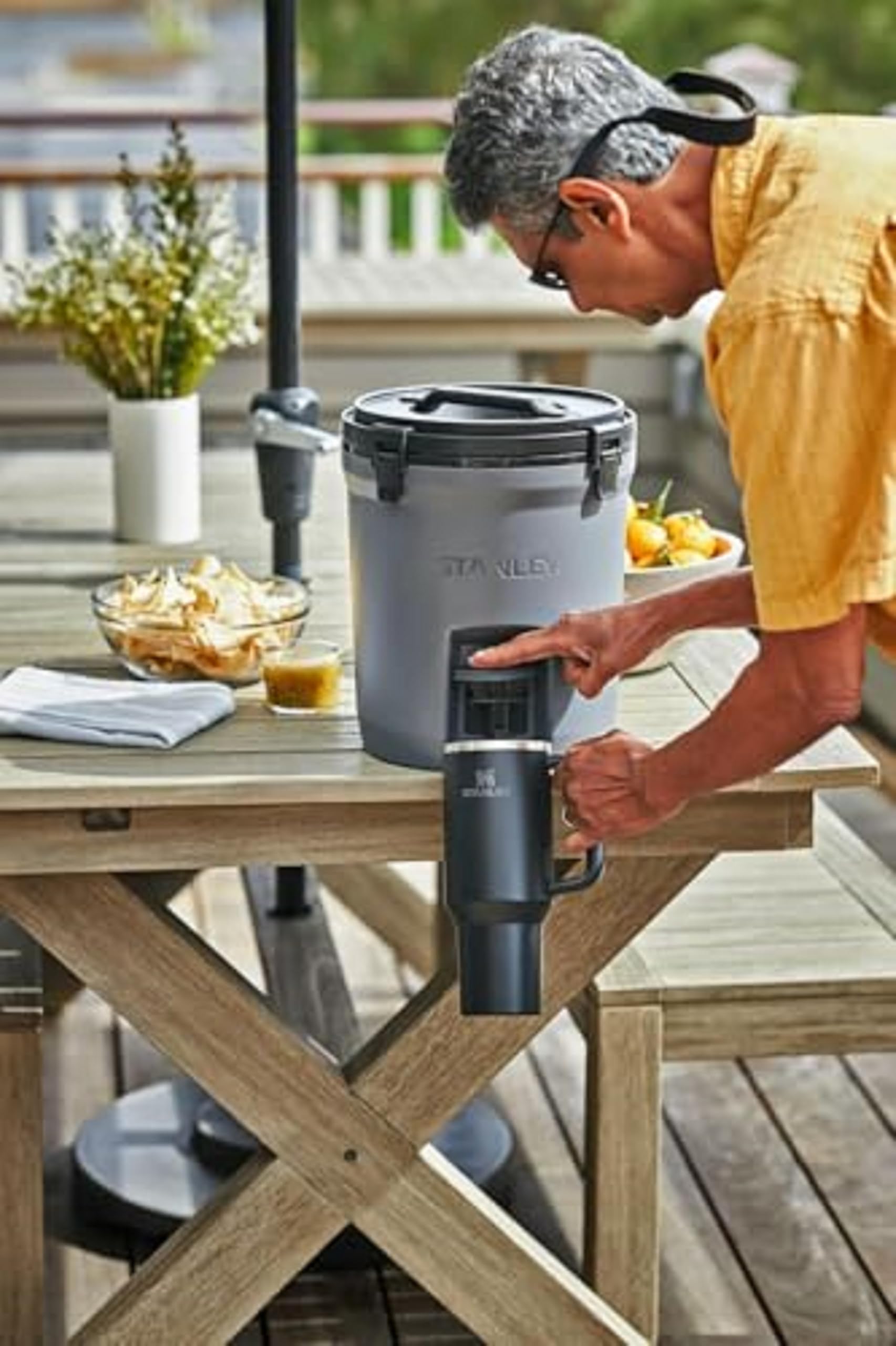 STANLEY Quencher H2.0 Tumbler with Straw 40 oz | Flowstate 3-Position Lid | Cup Holder Compatible for Travel | Insulated Stainless Steel Cup | BPA-Free | Black