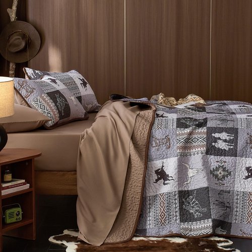 Wake In Cloud - Western Quilt Set, Southwestern Aztec Country Horse Cowboy Rustic Ranch Pattern Printed, Reversible Lightweight Bedspread Coverlet, 3 Pieces, Gray Brown, Queen/Full Size