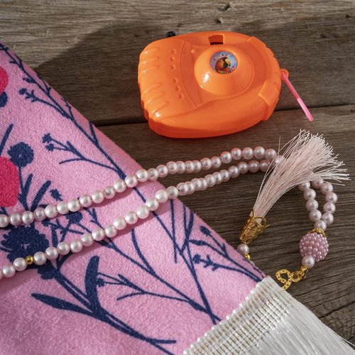 HSR Kids Prayer Mat Muslim with Islam Prayer Beads - Islamic Gifts with Toy Camera, Travel Prayer Mat for Kids Prayer Rug with Box, Portable Prayer Matt Islam, Pink