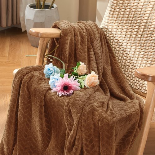 inhand Chocolate Brown Fleece Throw Blanket for Couch, Super Soft Flannel Blanket, Lightweight Fuzzy Blankets Sofa Bed Office, Washable Cozy Plush Fleece Blankets&Throw for All Season(50x60 Inches)