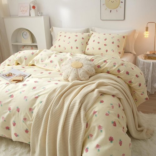 Bildenly Strawberry Comforter Set Twin Size 2 Pieces Red Strawberry Printed on Cream White Bedding Set Twin Bed in a Bag with Strawberries Comforter and 1 Pillowcase for Girls Kids