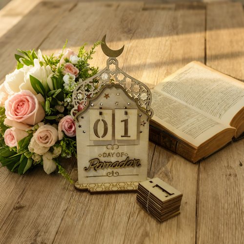 FESTGLOX Ramadan Countdown Calendar Wooden, Eid Decoration for Home, Ramadan Day Counter for Mubarak Desk Decor, Office Tabletop Centerpiece, Islamic Tabletop Mosque Design Display with Crescent Moon