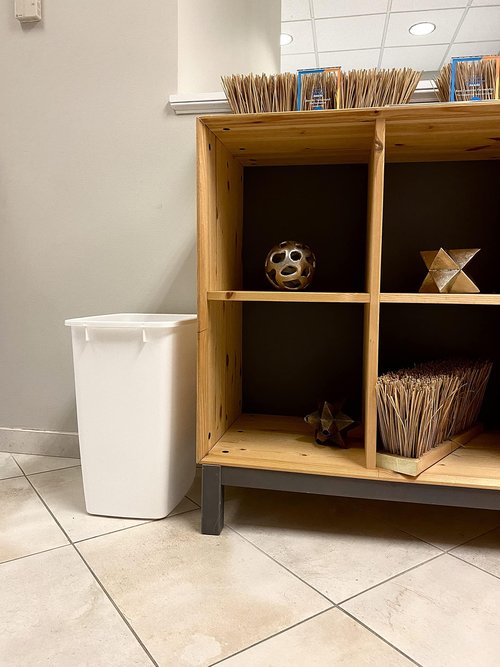 Rubbermaid Small Kitchen Bathroom Trash Can, 9 Gallons, White, Waste Basket for Under Counter/Kitchen/Office/Bedroom/Bathroom