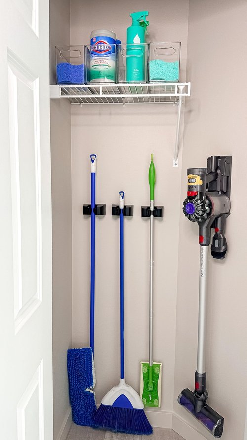 Duck EasyMounts Mop and Broom Holder - Heavy Duty Wall Mount Rack for Home Organization and Storage - No Tool Install - Holds Up to 15 lbs - Black, Pack of 1 Hook & All Hanging Hardware